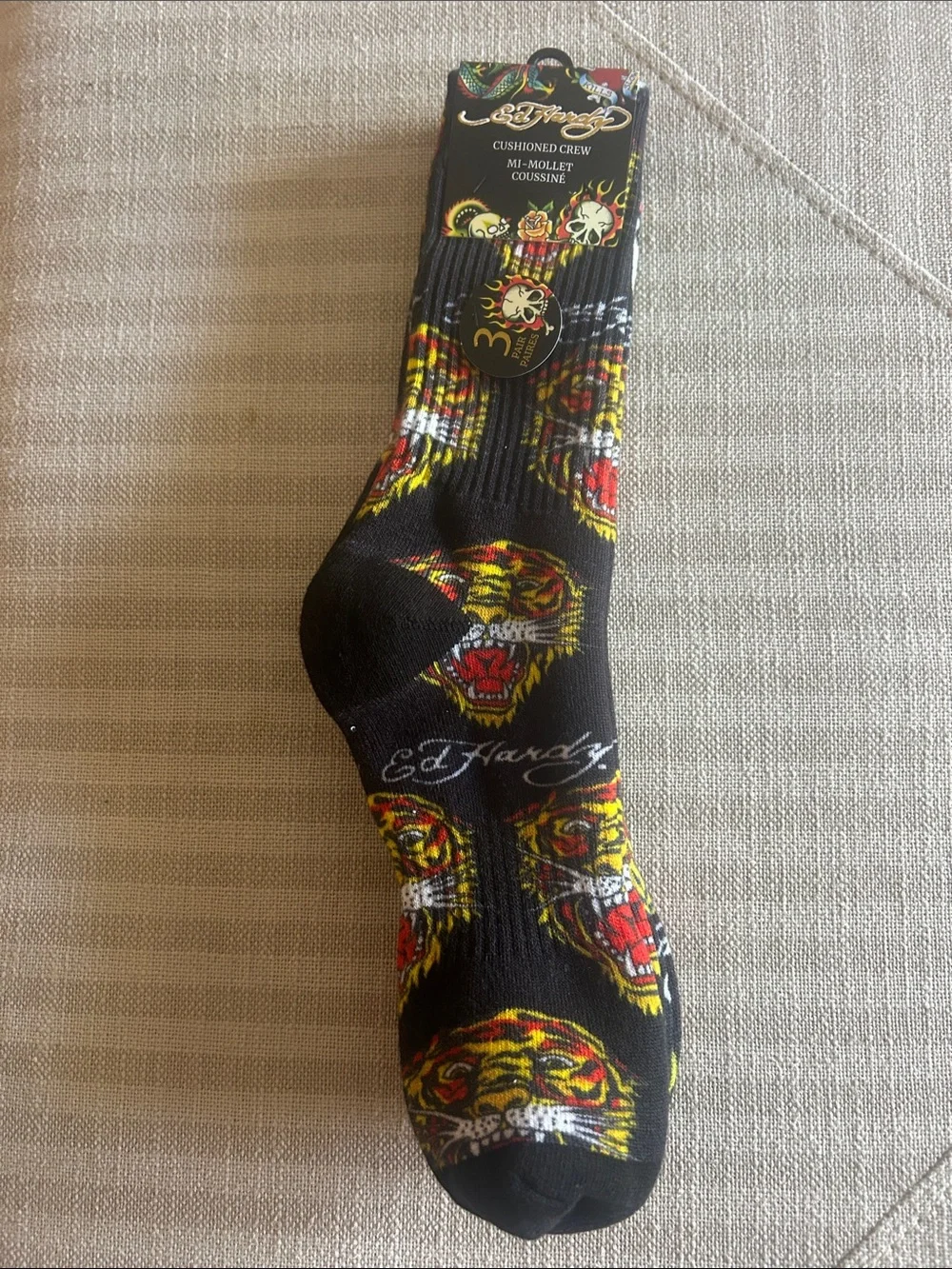 ED HARDY CUSHIONED 3 PAIS CREW SOCJKS SHOE SIZE 6-12 NWT